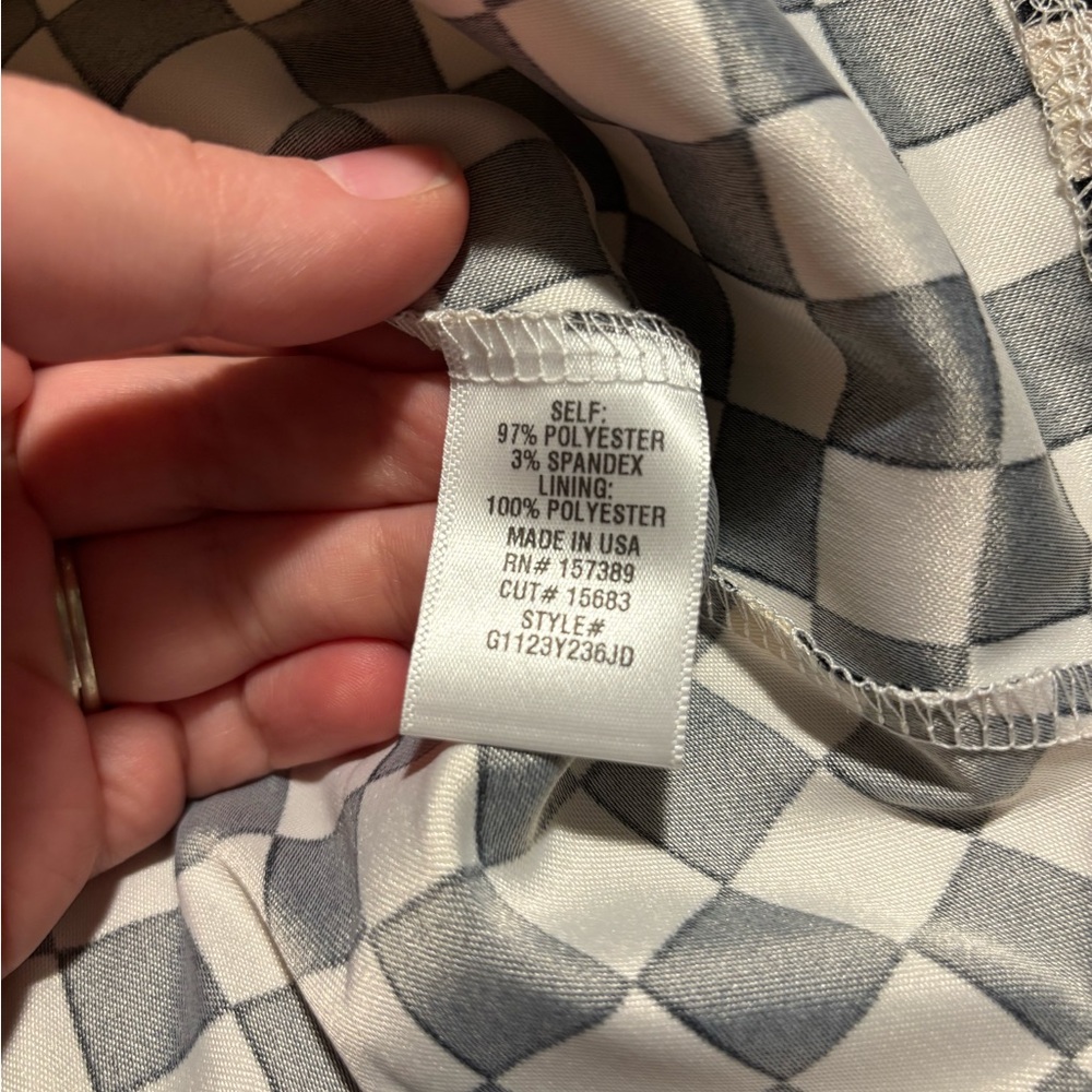 ORIGINALITY. Black and Cream Checkered Skirt Juniors Size Large - Picture 7 of 7